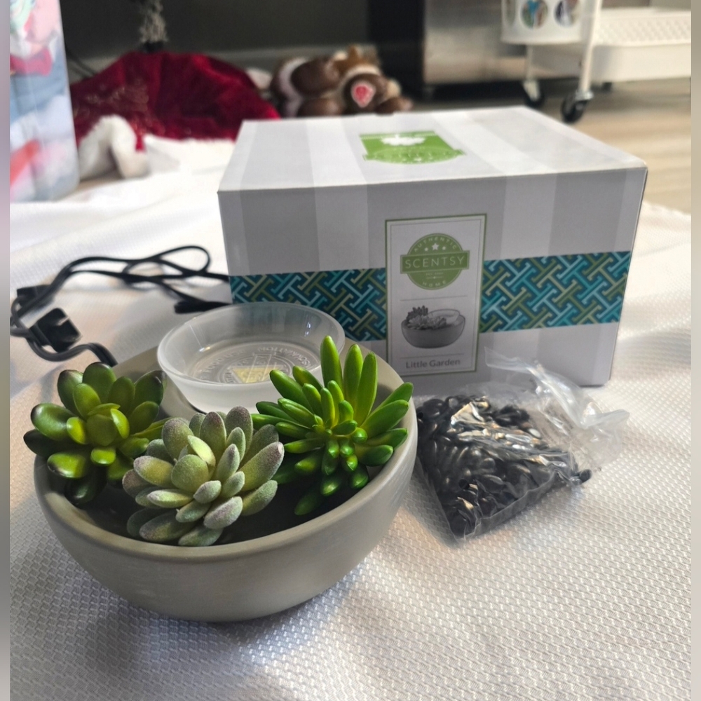 💜 Scentsy Little Garden Succulent Warmer
